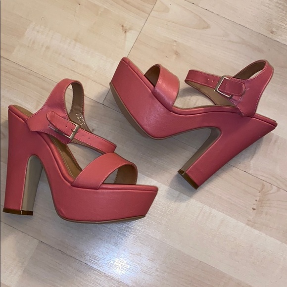 Heels - Picture 1 of 4